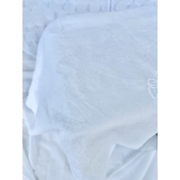 Vintage White 100% Linen DAMASK Tablecloth Floral Rose Embroidered Monogram - Picture 10 of 11